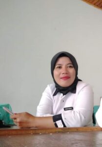 Kaur Keuangan Farida Kumay,S.Pd